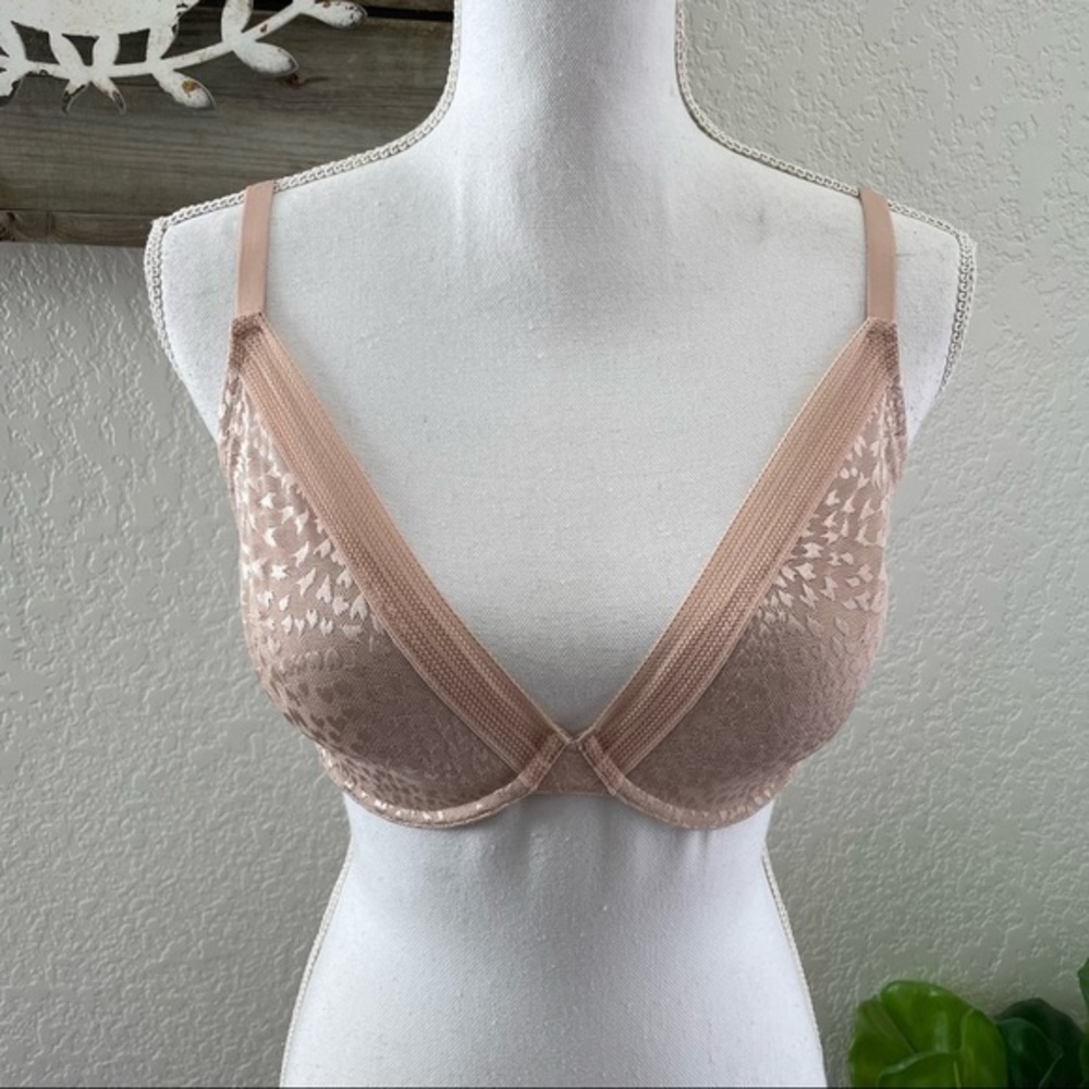 True & Co underwire nude bra size 32DD